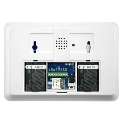 Parte traseira de dispositivo eletrónico branco com baterias e conexões visíveis