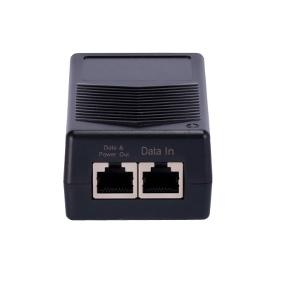 Adaptador preto com duas portas RJ45 rotuladas