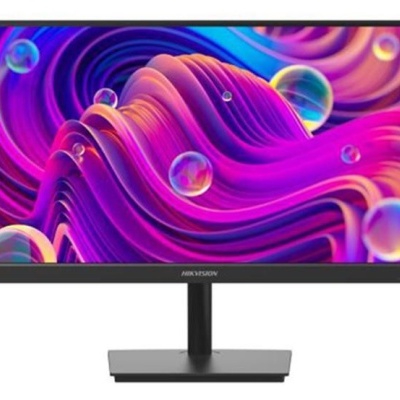 Monitor preto com imagem colorida e logo HIKVISION na moldura inferior