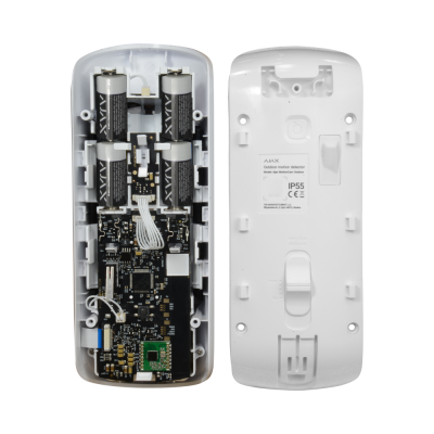 Detetor exterior de movimento AJAX aberto com pilhas VARTA e circuito interno visível