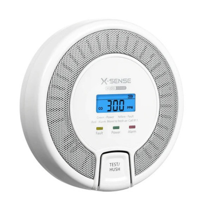 detector de monóxido de carbono branco com visor digital azul e botões