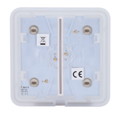 Base de tomada elétrica quadrada branca com marcas CE e símbolos, quatro terminais metálicos