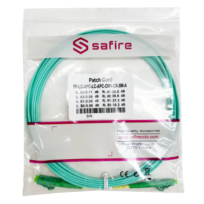Patch cord verde água embalado em saco plástico com texto e etiquetas