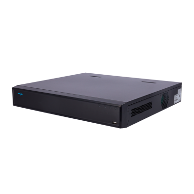 Aparelho eletrónico preto retangular com superfície metálica e porta USB