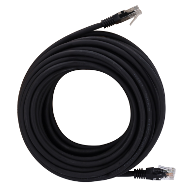 Cabo de rede Ethernet preto enrolado com conectores RJ45