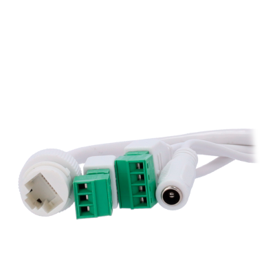 Conectores de cabo branco com RJ45, conectores verdes e conector DC