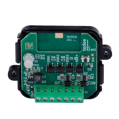 Placa eletrónica verde com componentes e texto tedee