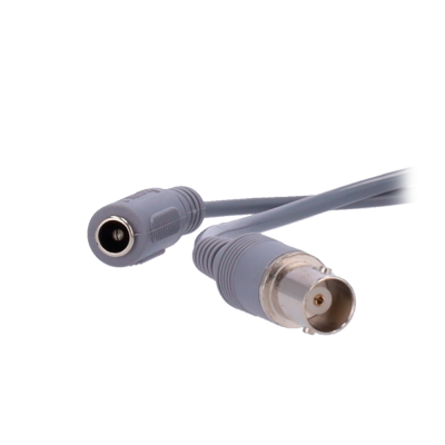 Cabo cinzento com conectores coaxial macho e fêmea de energia.