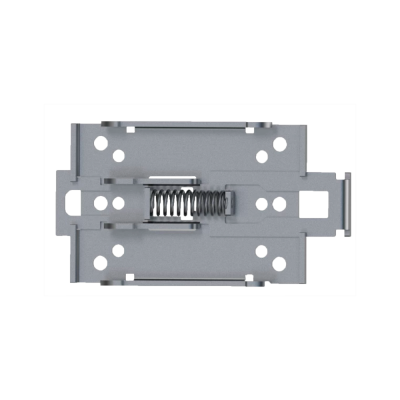Peça metálica prateada com mola central sobre fundo preto