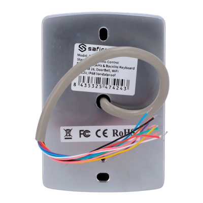 Dispositivo eletrônico metálico com cabos coloridos expostos e etiquetas visíveis