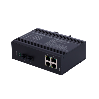 Interruptor Ethernet industrial preto com quatro portas RJ45 e luzes LED