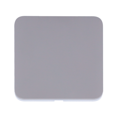 Objeto quadrado cinza com cantos arredondados em fundo branco