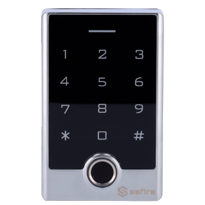 Teclado digital preto com moldura prateada e botões numéricos brancos