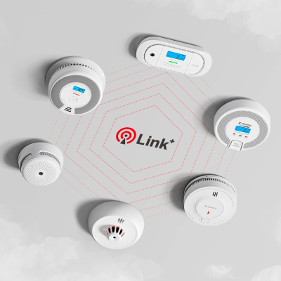 Dispositivos brancos de segurança com ecrãs digitais azuis dispostos em círculo