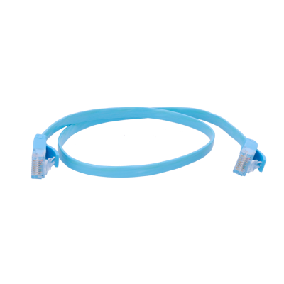Cabo de rede plano azul com conectores RJ45 transparentes