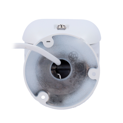 Suporte de câmara de videovigilância com cabo branco a sair do centro.