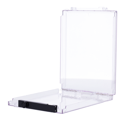 Estojo transparente de plástico rígido com fecho preto aberto