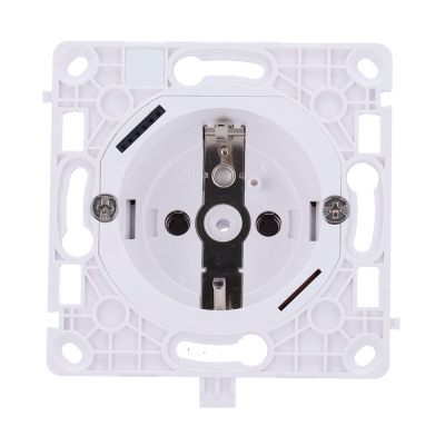 Tomada elétrica branca em estrutura quadrada com partes metálicas