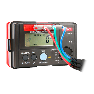 Dispositivo digital de teste RCD com cabos coloridos e ecrã digital