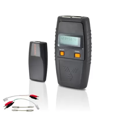 Equipamento electrónico preto com ecrã digital, botões laranja e cabos com conectores