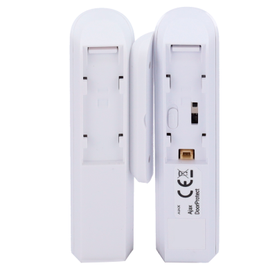 Dois dispositivos eletrónicos brancos com botões e inscrições