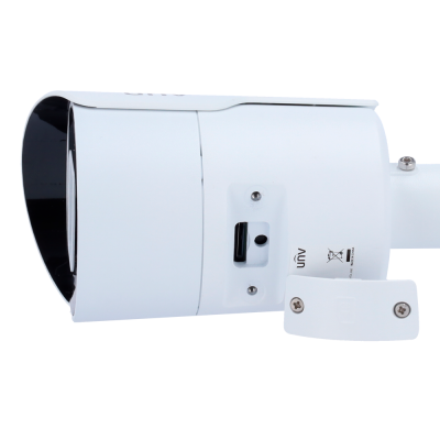 Câmara de segurança branca com lente preta e entrada para cartão de memória