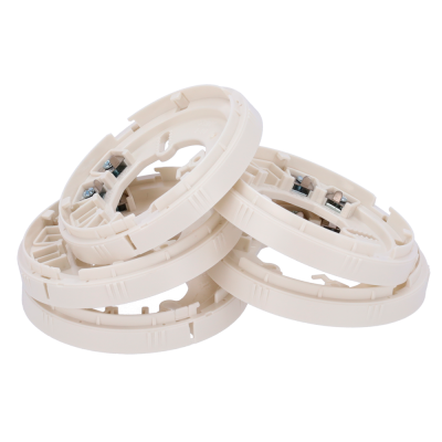 Bases brancas de plástico com parafusos metálicos