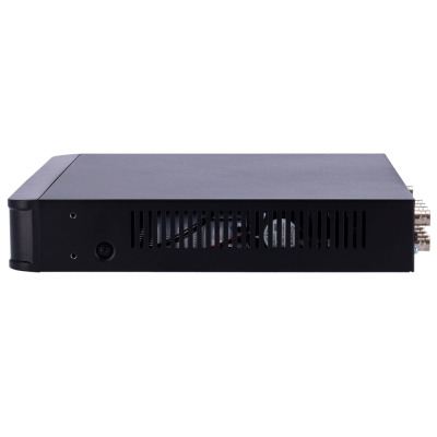 Equipamento eletrônico preto com ventilação lateral e ventoinha visível