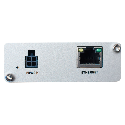 Painel metálico cinzento com ligações POWER e ETHERNET