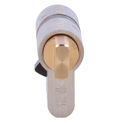 Fecho de cilindro metálico prateado e dourado com nome YALE