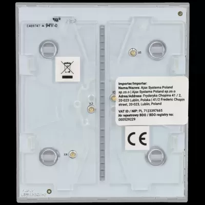 Placa eletrónica branca com conexões douradas e etiquetas com textos