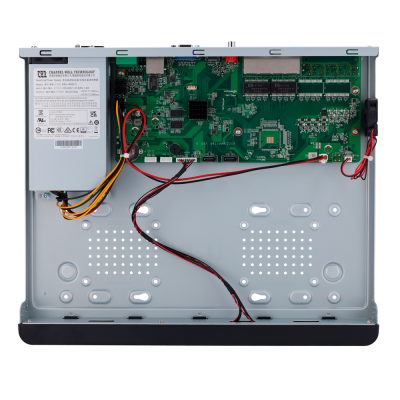 Interior de dispositivo eletrónico com placa de circuito e fonte de alimentação