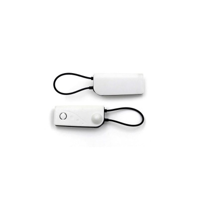 Dois dispositivos eletrónicos brancos com laços pretos sobre fundo branco