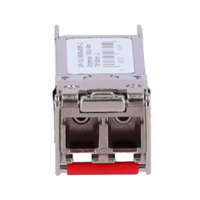 Conector óptico metálico prateado com duas portas e etiqueta branca no topo