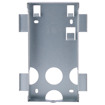 Suporte metálico cinza com recortes para montagem