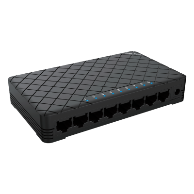 Comutador de rede preto com oito portas Ethernet e luzes azuis