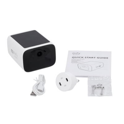 Conjunto Eufy com câmara de segurança, cabo USB, adaptador, manual e parafusos