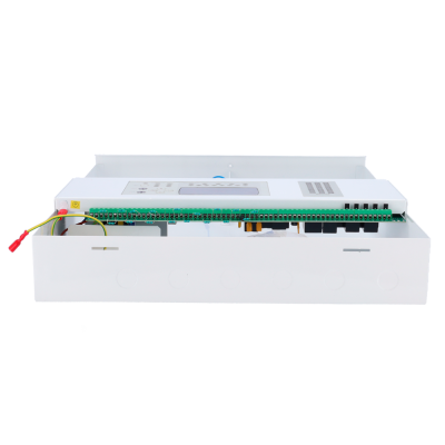 Painel eletrónico aberto com placa de circuito verde e fios coloridos