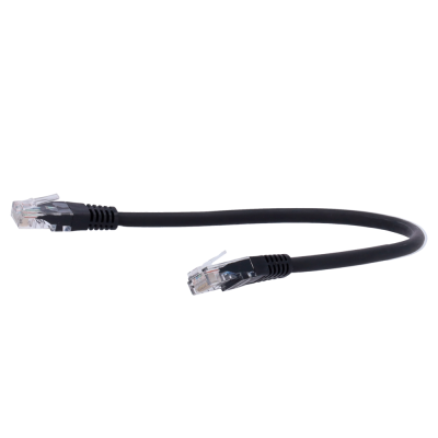 Cabo de rede Ethernet preto com conectores RJ45