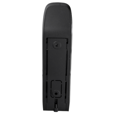 Objeto retangular preto com parafusos e ranhuras sobre fundo branco