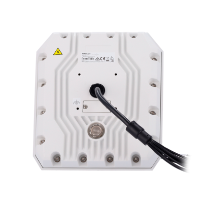 Dispositivo eletrônico branco com cabo preto e etiqueta HIKVISION.