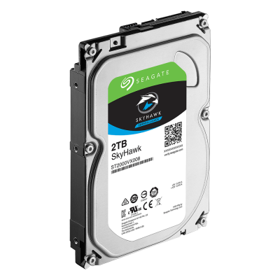 Disco rígido Seagate SkyHawk 2TB metálico com etiqueta colorida e código