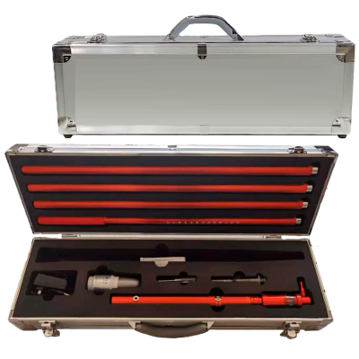 Estojos prateados com conjunto de tubos e acessórios vermelhos dentro