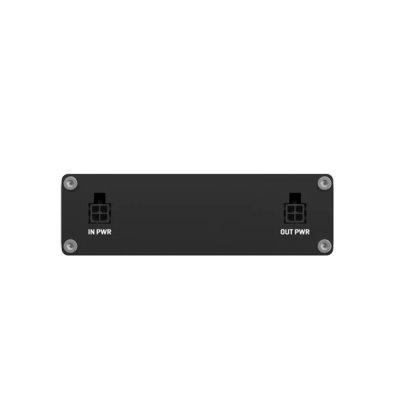 Painel preto com conectores IN PWR e OUT PWR