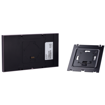 Dispositivos eletrónicos pretos retangulares com conectores e etiqueta branca