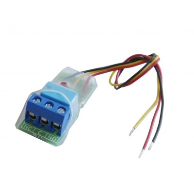 Conector elétrico azul com terminais e fios expostos