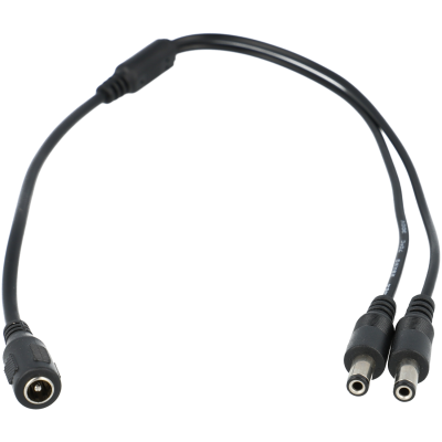 Cabo adaptador preto com um conector fêmea e dois conectores macho cilíndricos