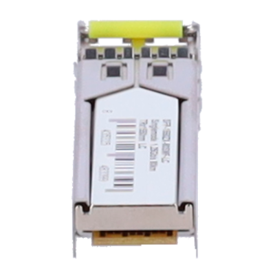 Módulo transceptor óptico SFP prateado com etiqueta branca e código de barras