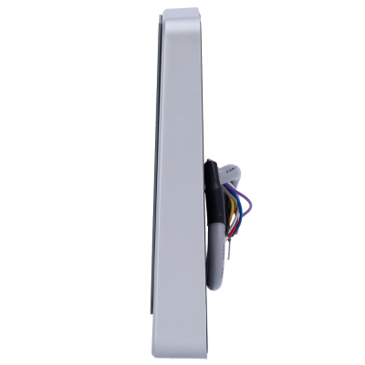 Dispositivo eletrônico branco com fios coloridos e marca CABLE