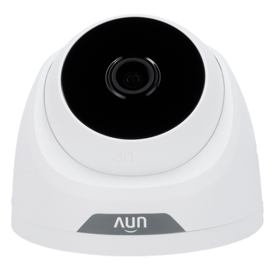 Câmara domo branca com lente preta e texto AUN.